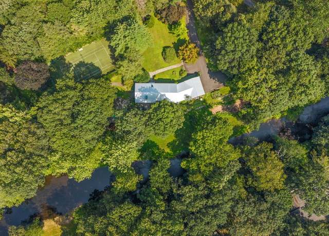 Property at 31 Riverfield Dr, Weston, CT 06883, 5 beds, 4 baths