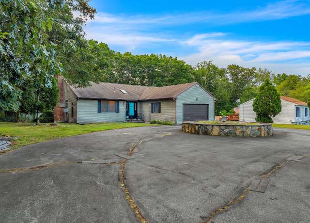 Property at 41 Fog Plain Rd, Waterford, CT 06385, 3 beds, 2.5 baths
