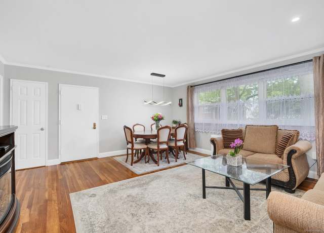 Property at 32 Courtland Ave, Stamford, CT 06902, 2 beds, 1 bath