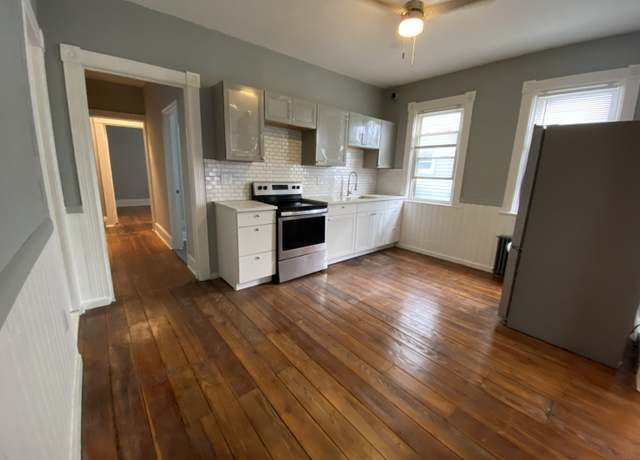 Property at 394 Gregory St, Bridgeport, CT 06604, 12 beds, 4.5 baths