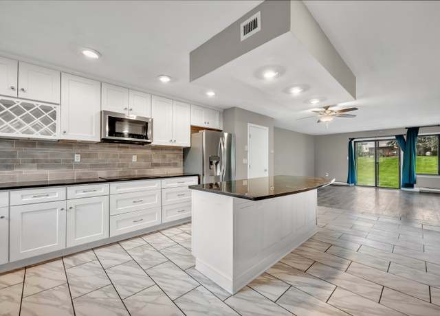 Property at 16 Pine Ct #16, Cromwell, CT 06416, 2 beds, 1.5 baths