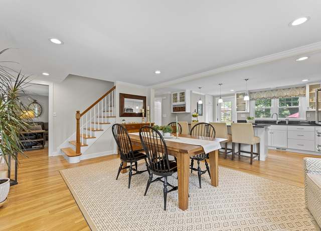 Property at 1078 Hopewell Rd, Glastonbury, CT 06073, 3 beds, 2 baths