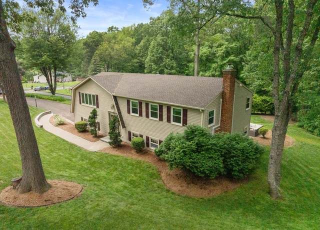 Property at 39 Pattonwood Dr, Southington, CT 06489, 3 beds, 2.5 baths