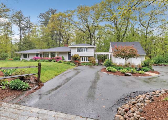 Property at 94 Upper Whittemore Rd, Middlebury, CT 06762, 3 beds, 2 baths