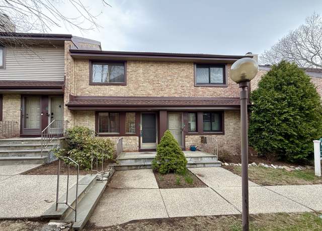 Property at 2437 Bedford St Unit C19, Stamford, CT 06905, 1 bed, 1.5 baths