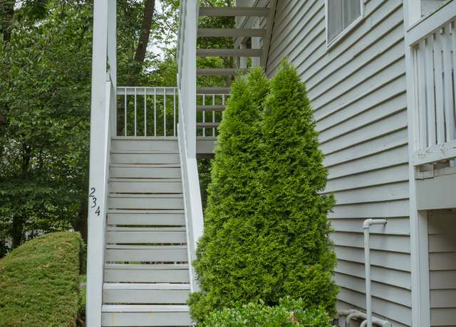 Property at 234 Greens Farm Rd #234, Branford, CT 06405, 2 beds, 1.5 baths