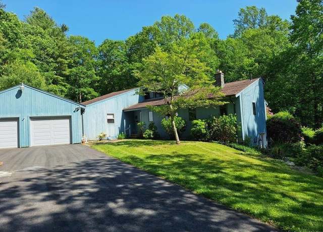 Property at 205 Butlertown Rd, Waterford, CT 06385, 3 beds, 2.5 baths