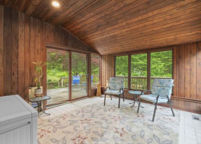 Property at 205 Butlertown Rd, Waterford, CT 06385, 3 beds, 2.5 baths