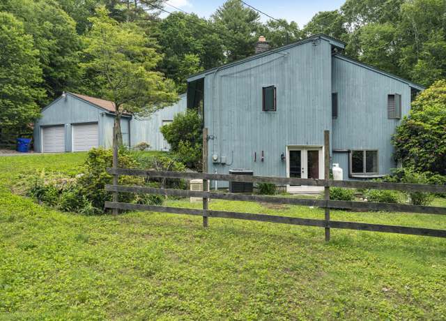 Property at 205 Butlertown Rd, Waterford, CT 06385, 3 beds, 2.5 baths