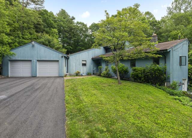 Property at 205 Butlertown Rd, Waterford, CT 06385, 3 beds, 2.5 baths