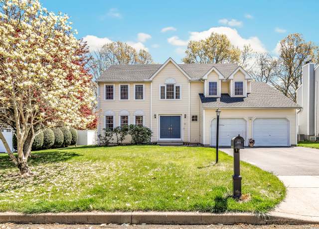 Property at 69 Juniper Dr, Milford, CT 06461, 4 beds, 3.5 baths