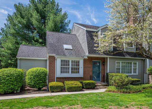 Property at 31 Woodbury Hl #31, Woodbury, CT 06798, 2 beds, 1.5 baths