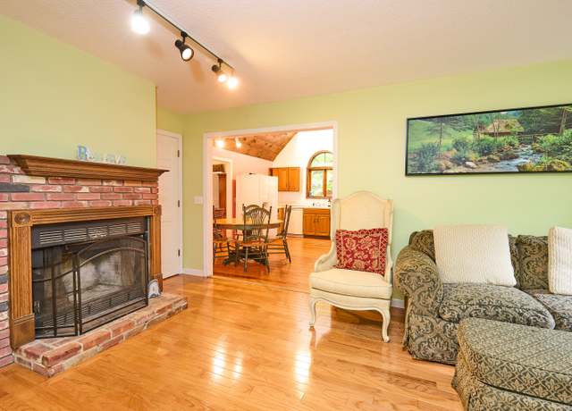 Property at 581 Oxford Rd, Oxford, CT 06478, 3 beds, 2.5 baths