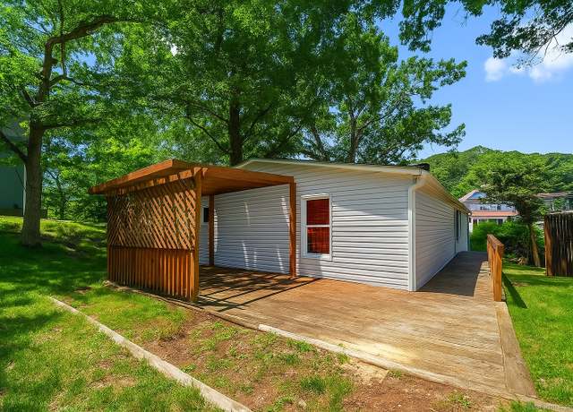 Property at 607A Boswell Ave, Norwich, CT 06360, 4 beds, 2 baths