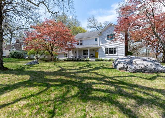 Property at 2 Lakeview Dr, Greenwich, CT 06878, 3 beds, 2.5 baths