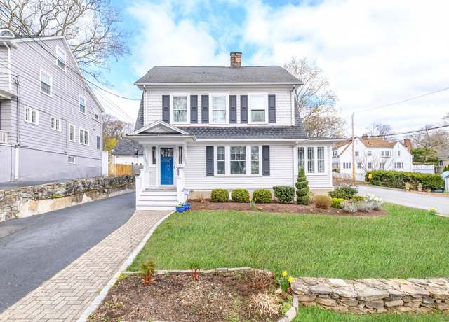 Property at 130 Brookview Ave, Fairfield, CT 06825, 4 beds, 1.5 baths