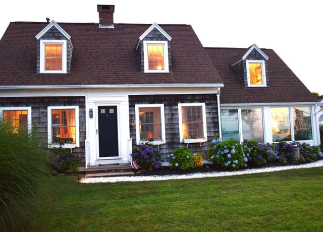 Property at 4 Nehantic Dr, East Lyme, CT 06357, 5 beds, 2.5 baths