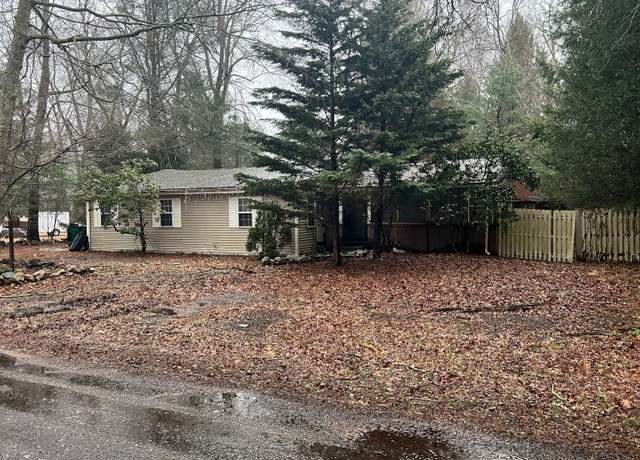 Property at 8 Spruce St, Old Lyme, CT 06371, 2 beds, 1 bath