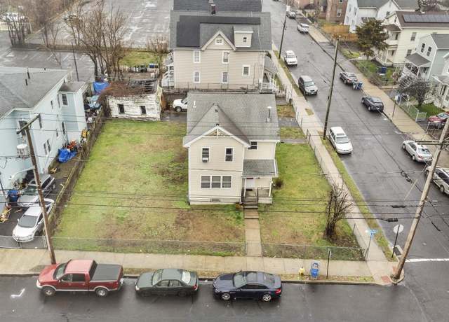 Property at 1147 Pembroke St, Bridgeport, CT 06608, 3 beds, 1.5 baths
