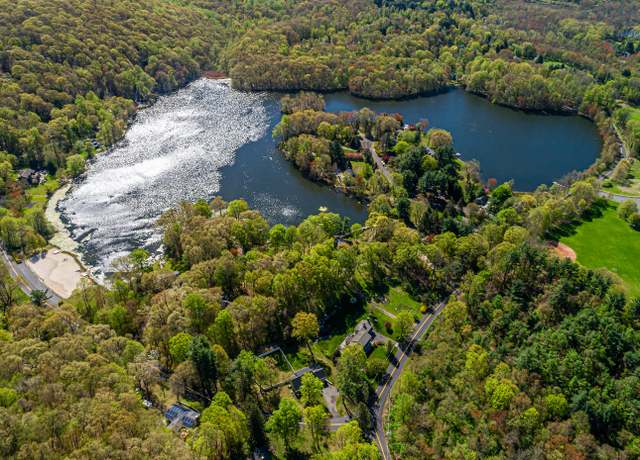 Property at 173 Barlow Mountain Rd, Ridgefield, CT 06877, 4 beds, 2.5 baths