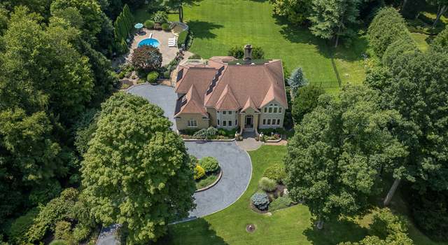Photo of 10 Edna Ct, Brookfield, CT 06804