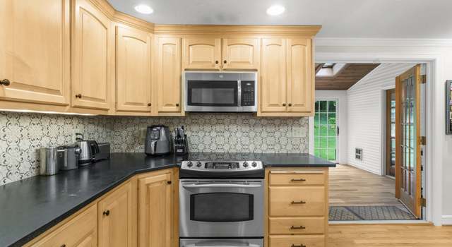 Photo of 25 Thayer Rd, Manchester, CT 06040
