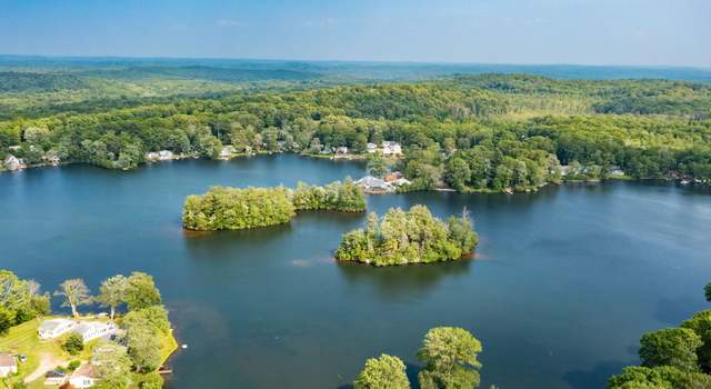 Photo of 40 Deerfield Dr, Ashford, CT 06278