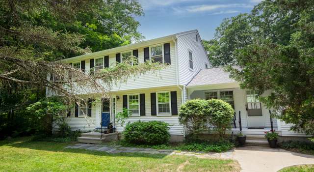 Photo of 3 Deerfield Dr, Clinton, CT 06413