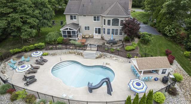 Photo of 322 Paxton Way, Glastonbury, CT 06033