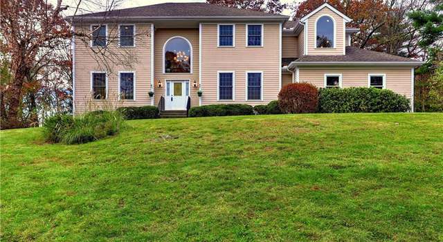 Photo of 1 Abbey Ln, Newtown, CT 06470