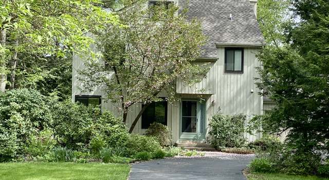 Photo of 20 Fawnbrook Ln, Simsbury, CT 06070