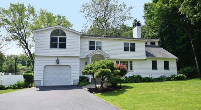 Photo of 118 Putnam Rd, Pomfret Center, CT 06259