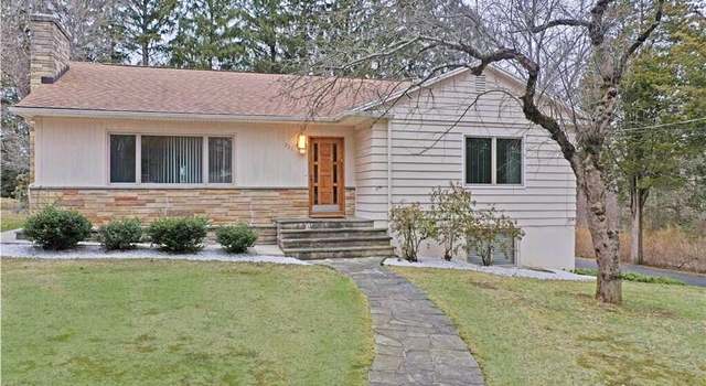 Photo of 225 Hyland Ter, Orange, CT 06477