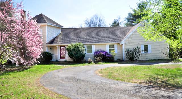 Photo of 109 E Weatogue St, Simsbury, CT 06070