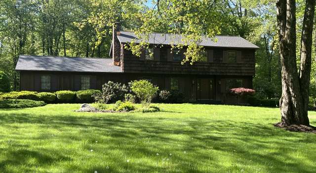 Photo of 10 Tanglewood Dr, Danbury, CT 06811