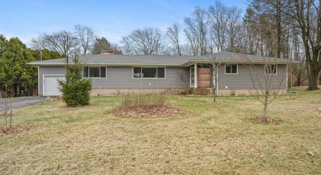Photo of 116 Bronson Dr, Middlebury, CT 06762