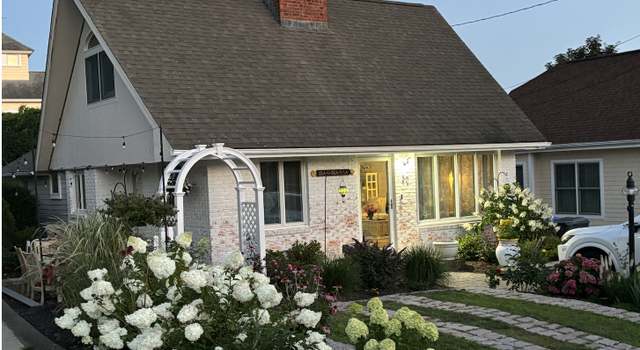 Photo of 30 Maltby St, Branford, CT 06405