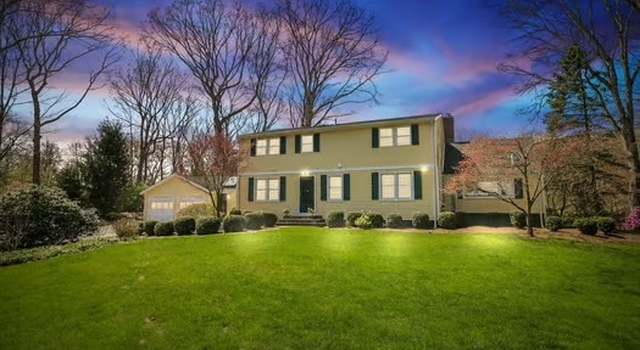 Photo of 6 Pin Oak Ln, Norwalk, CT 06850