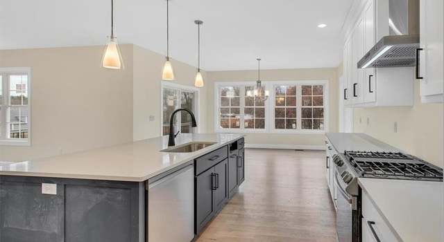 Photo of 47 Brookview Dr, Glastonbury, CT 06033