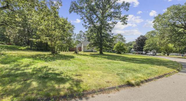 Photo of 47 Westwood Dr, Vernon, CT 06066