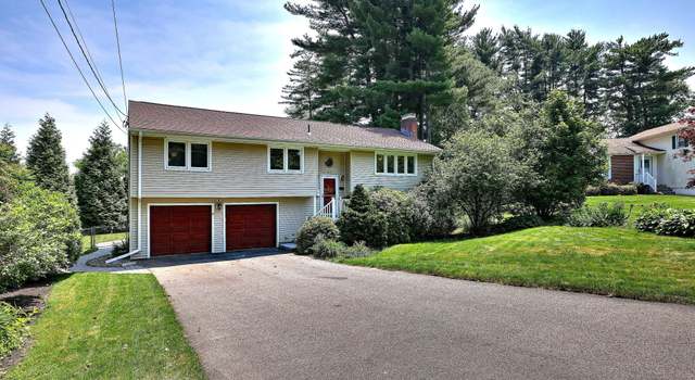Photo of 17 Farmstead Ln, West Hartford, CT 06117