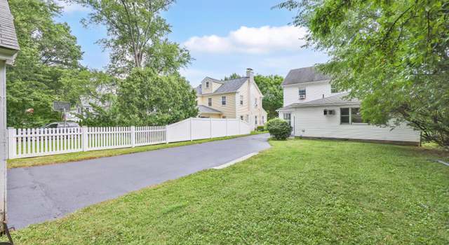 Photo of 36 Meadowbrook Rd, West Hartford, CT 06107