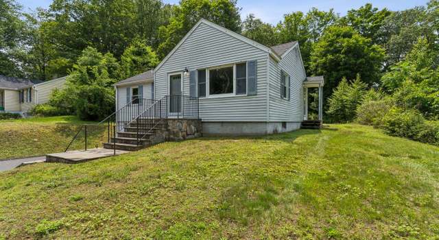Photo of 4 Buttonball Dr, Newtown, CT 06482