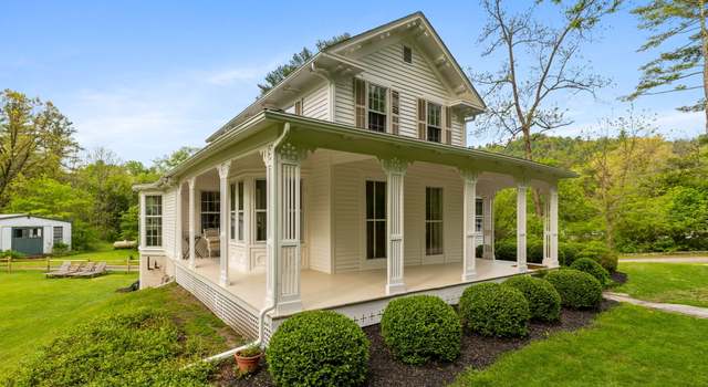 Photo of 4 Lime Rock Holw, Lakeville, CT 06039