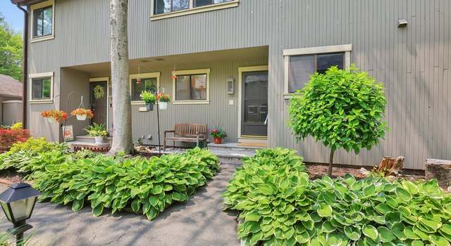 Photo of 2 Edgehill Ct #2, Woodbury, CT 06798
