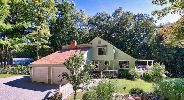 Photo of 135 Highwoods Dr, Guilford, CT 06437
