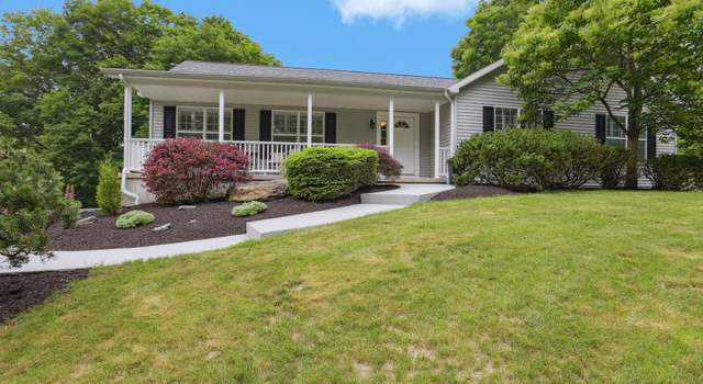 Photo of 8 Holly Bush Ln, Norwich, CT 06360