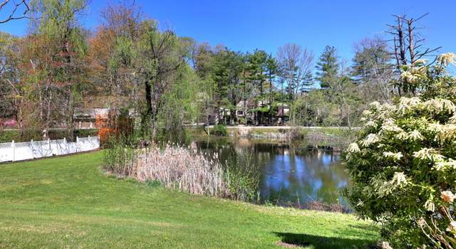 Photo of 115 W Avon Rd, Farmington, CT 06085