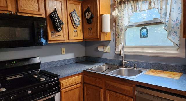 Photo of 1 Hamill Dr, Winchester, CT 06098