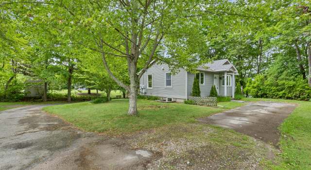 Photo of 2 Lakeview Cir, East Lyme, CT 06357